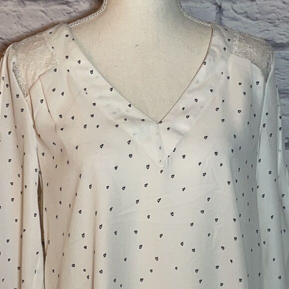 KISMET White 3/4 Sleeve Blouse With Hearts Size Extra Small - Picture 3 of 8
